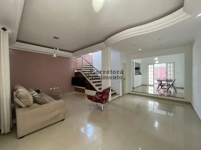 Casa com 250m² 3 quartos e 2 banheiros, à venda, no bairro Loteamento Villa Branca em Jacareí