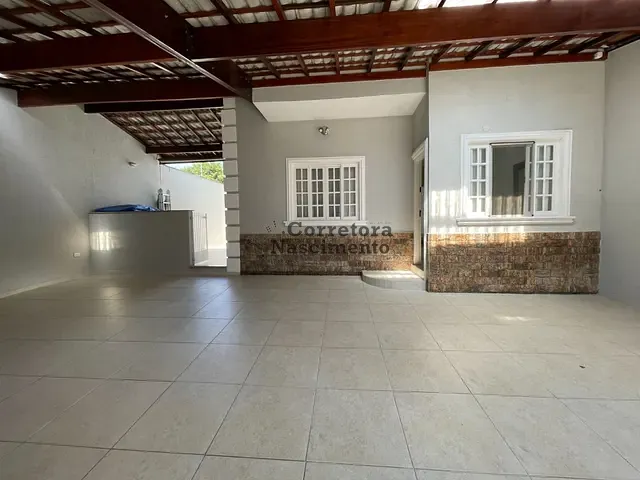 Casa com 250m² 3 quartos e 2 banheiros, à venda, no bairro Loteamento Villa Branca em Jacareí