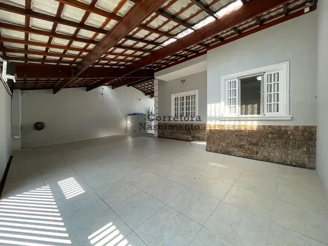Casa com 250m² 3 quartos e 2 banheiros, à venda, no bairro Loteamento Villa Branca em Jacareí