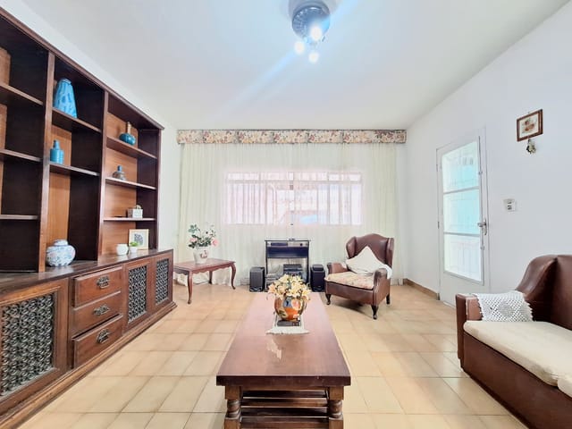 Foto do Casa - Casa tipo para venda em Vila Cavaton com 2 quartos, 132m² | Lares e Andares Imóveis