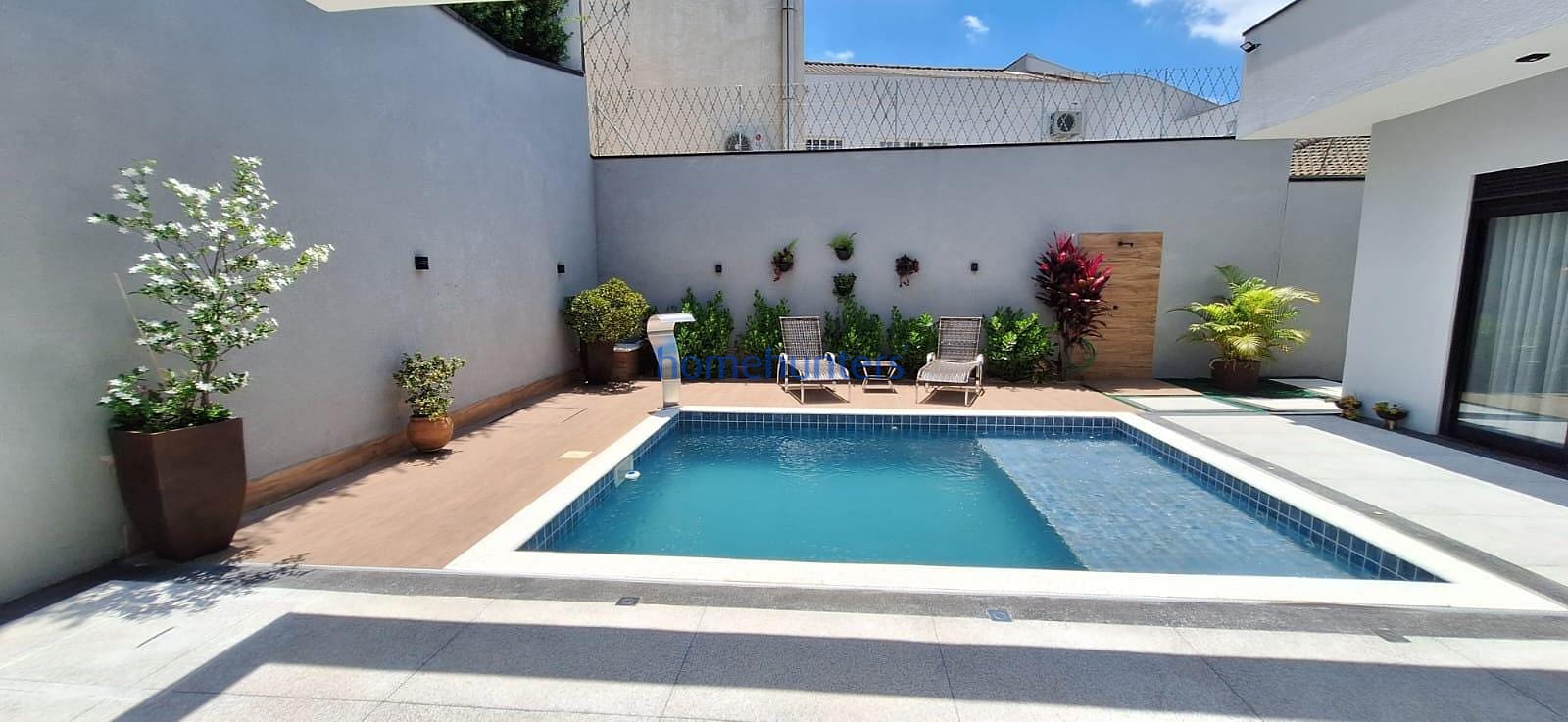 Casa à venda com 4 quartos, 252m² - Foto 2