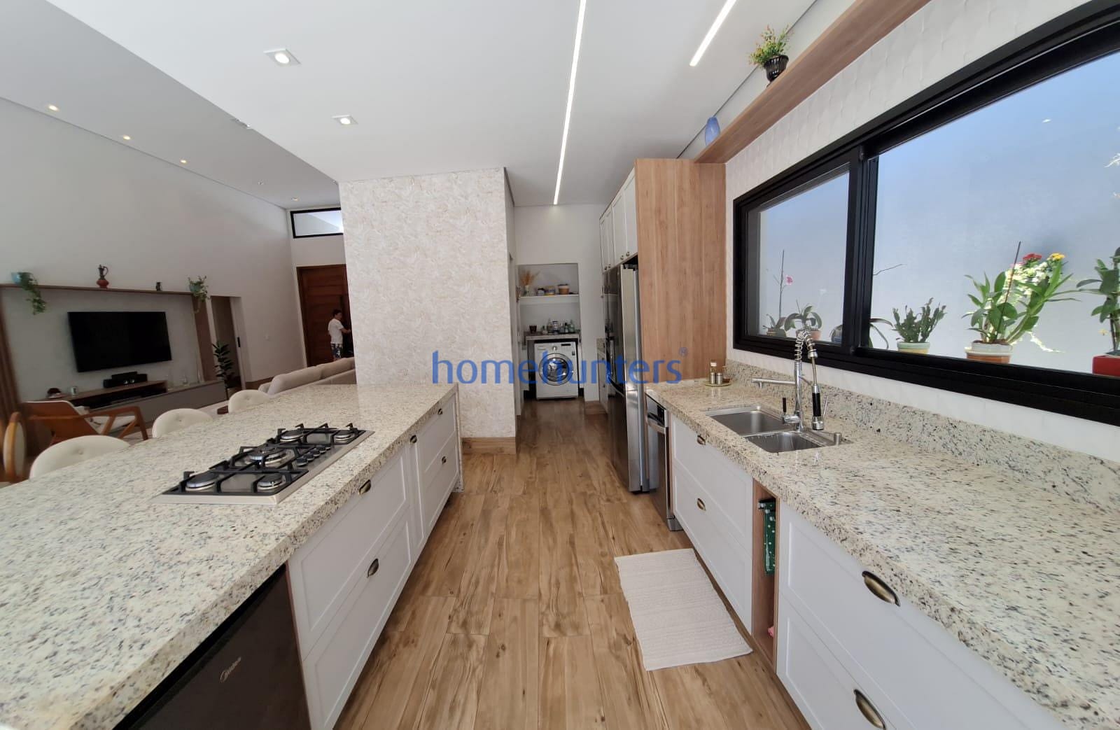Casa à venda com 4 quartos, 252m² - Foto 11