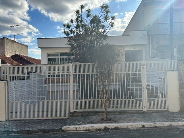 Foto do Casa - Casa tipo para venda em Água Fria com 4 quartos, sendo 2 suítes, 256m² | Lares e Andares Imóveis