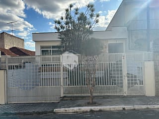 Foto do Casa-Casa tipo para venda em Água Fria com 4 quartos, sendo 2 suítes, 256m²