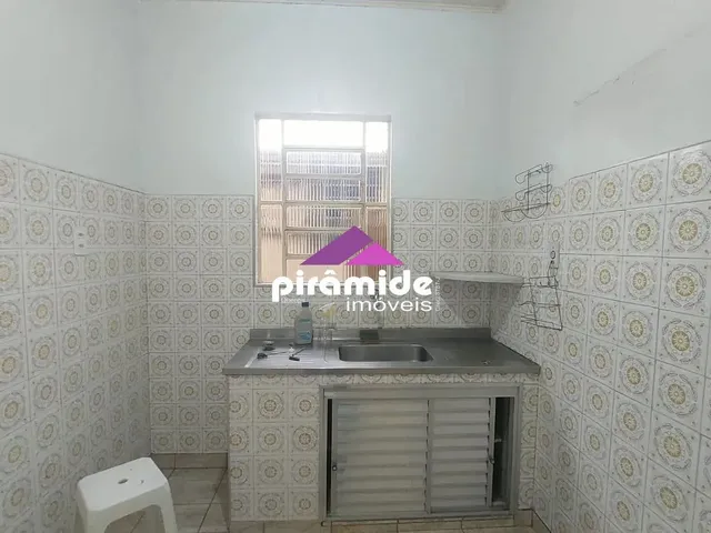 Casa com 10m² 2 quartos e 1 banheiro, para alugar, no bairro Monte Castelo em São José Dos Campos