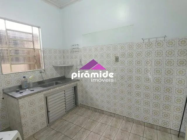 Casa com 10m² 2 quartos e 1 banheiro, para alugar, no bairro Monte Castelo em São José Dos Campos