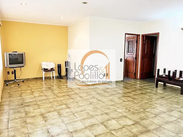 Casa com 300m² 4 quartos e 3 banheiros, à venda, no bairro Centro em Atibaia