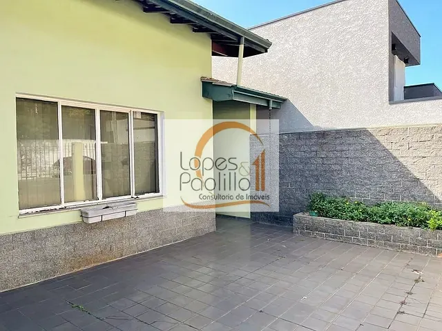 Casa com 300m² 4 quartos e 3 banheiros, à venda, no bairro Centro em Atibaia