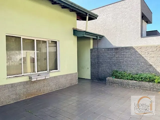 Casa com 300m² 4 quartos e 3 banheiros, à venda, no bairro Centro em Atibaia