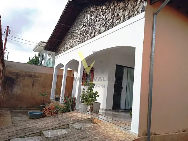 Casa com 360m² 4 quartos e 2 banheiros, à venda, no bairro Alvorada em Anápolis