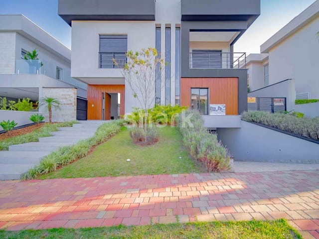Casa com 480m² 4 quartos e 5 banheiros, à venda, no bairro Alphaville em Santana de Parnaíba