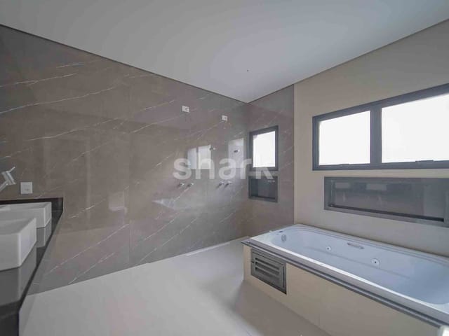 Casa com 480m² 4 quartos e 5 banheiros, à venda, no bairro Alphaville em Santana de Parnaíba