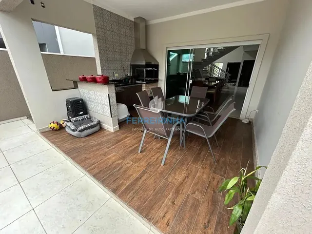 Casa com 260m² 4 quartos e 4 banheiros, à venda ou para alugar, no bairro Urbanova em São José Dos Campos
