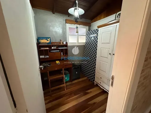 Casa com 10m² 4 quartos e 5 banheiros, à venda, no bairro 160 em Campos Do Jordão