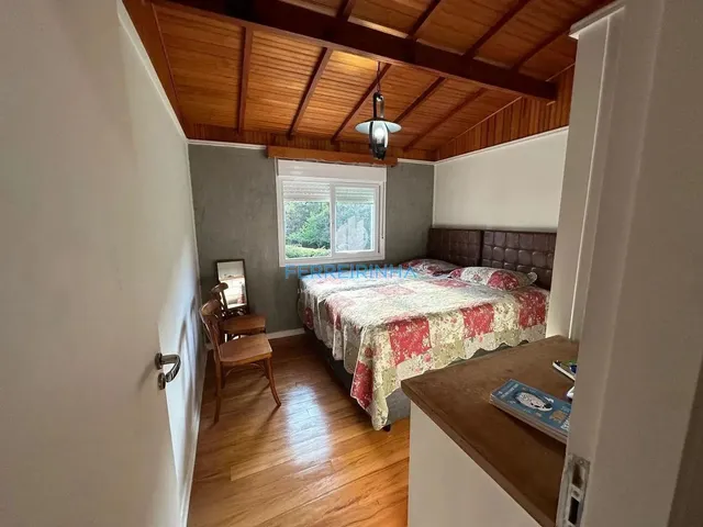 Casa com 10m² 4 quartos e 5 banheiros, à venda, no bairro 160 em Campos Do Jordão