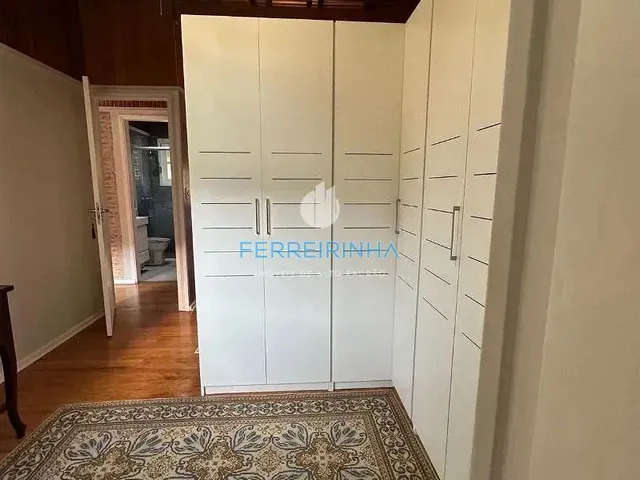 Casa com 10m² 4 quartos e 5 banheiros, à venda, no bairro 160 em Campos Do Jordão