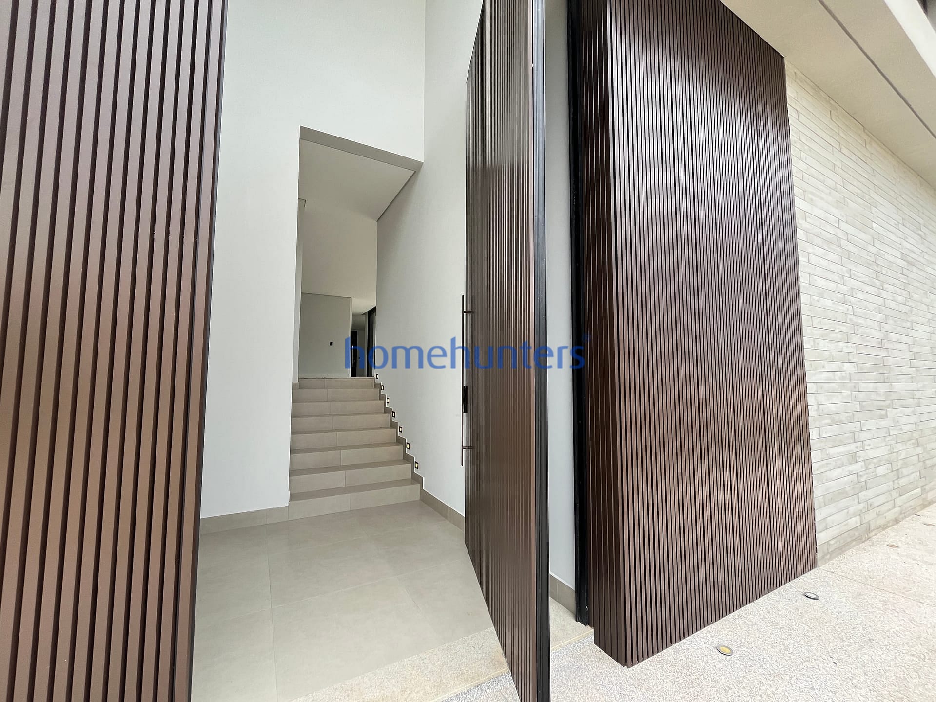 Casa à venda e aluguel com 4 quartos, 560m² - Foto 2