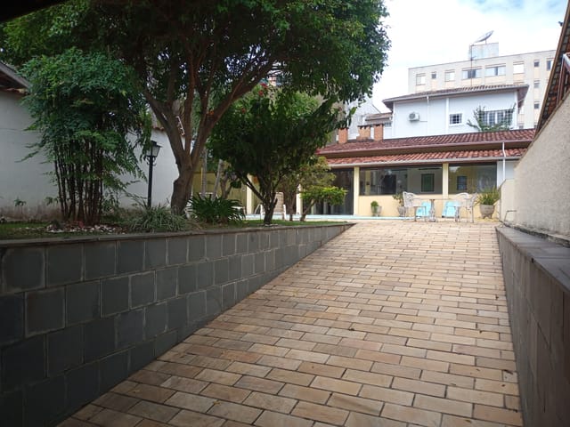 Casa com 823m² 4 quartos e 7 banheiros, à venda, no bairro Parque São Benedito em Pindamonhangaba