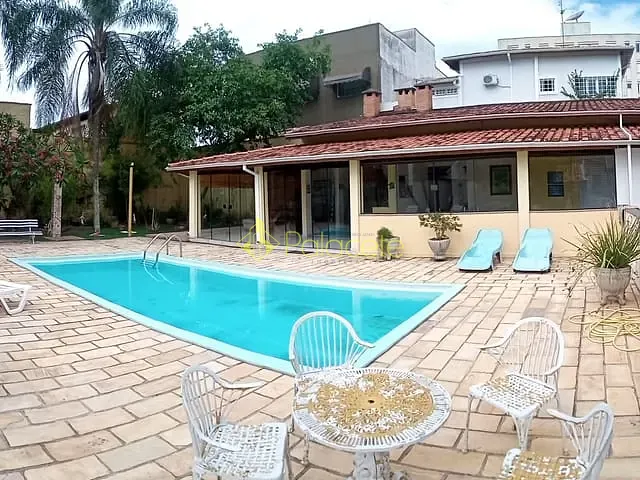 Casa com 823m² 4 quartos e 7 banheiros, à venda, no bairro Parque São Benedito em Pindamonhangaba