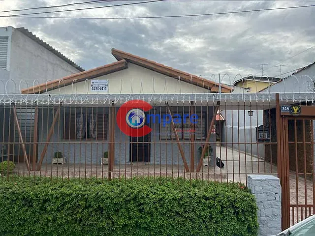 Casa com 340m² 3 quartos e 2 banheiros, à venda ou para alugar, no bairro Vila Galvão em Guarulhos