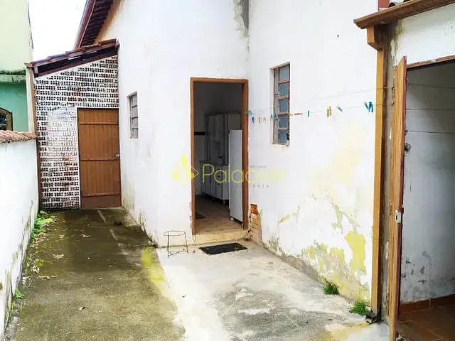 Casa com 420m² 2 quartos e 1 banheiro, à venda, no bairro Centro em Pindamonhangaba
