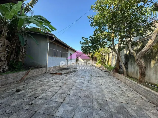 Casa com 360m² 3 quartos e 2 banheiros, à venda, no bairro Cidade Jardim em Caraguatatuba