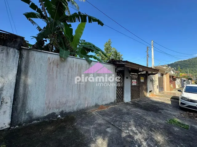 Casa com 360m² 3 quartos e 2 banheiros, à venda, no bairro Cidade Jardim em Caraguatatuba