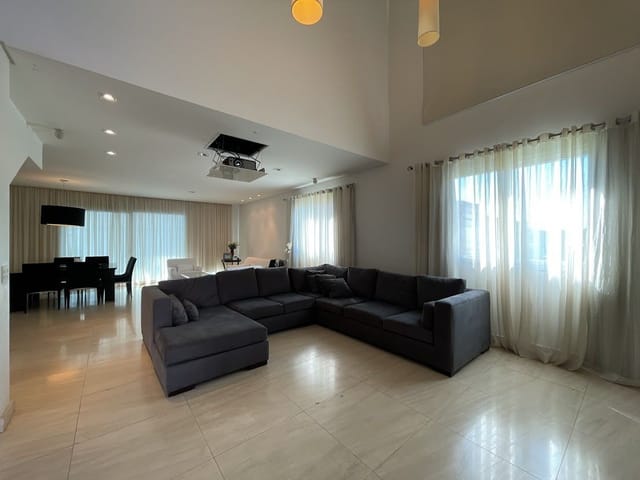 Casa com 482m² 4 quartos e 6 banheiros, à venda, no bairro Alphaville em Santana de Parnaíba