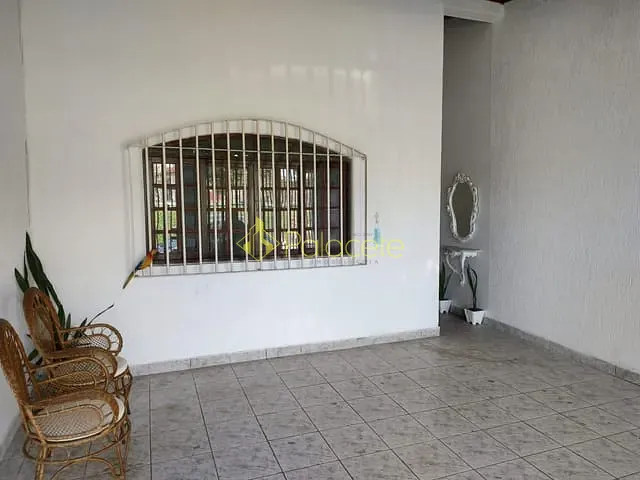 Casa 2 quartos e 3 banheiros, à venda, no bairro Crispim em Pindamonhangaba
