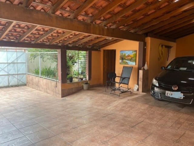 Casa com 250m² 3 quartos e 2 banheiros, à venda, no bairro Azeredo em Pindamonhangaba