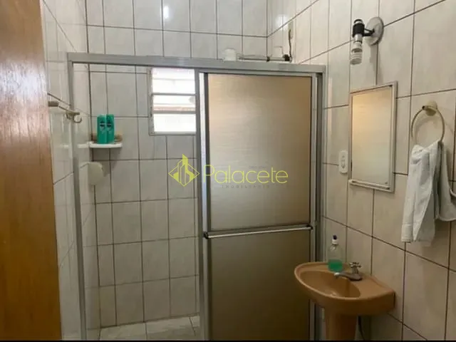 Casa com 250m² 3 quartos e 2 banheiros, à venda, no bairro Azeredo em Pindamonhangaba
