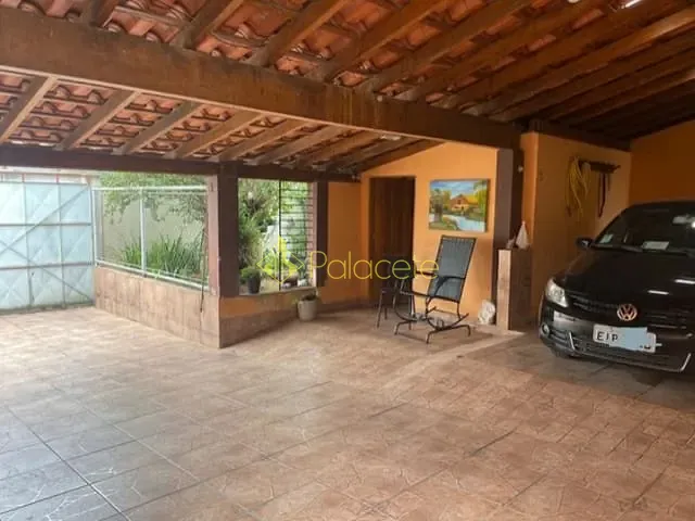 Casa com 250m² 3 quartos e 2 banheiros, à venda, no bairro Azeredo em Pindamonhangaba