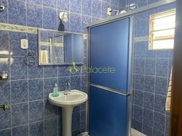 Casa com 250m² 3 quartos e 2 banheiros, à venda, no bairro Azeredo em Pindamonhangaba
