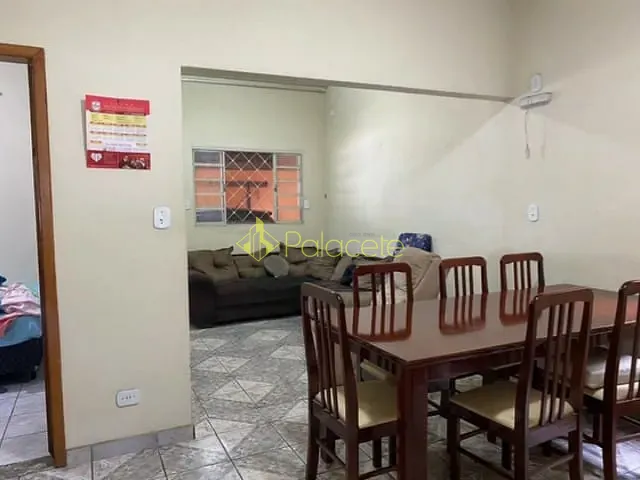 Casa com 250m² 3 quartos e 2 banheiros, à venda, no bairro Azeredo em Pindamonhangaba