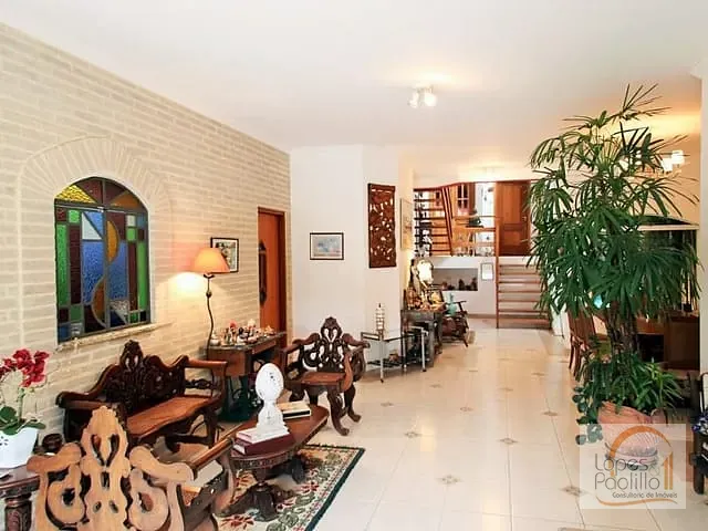 Casa com 480m² 3 quartos e 3 banheiros, à venda ou para alugar, no bairro Vila Petrópolis em Atibaia