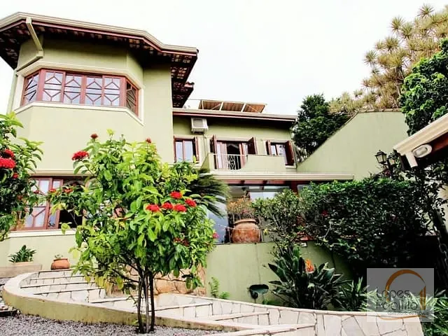 Casa com 480m² 3 quartos e 3 banheiros, à venda ou para alugar, no bairro Vila Petrópolis em Atibaia