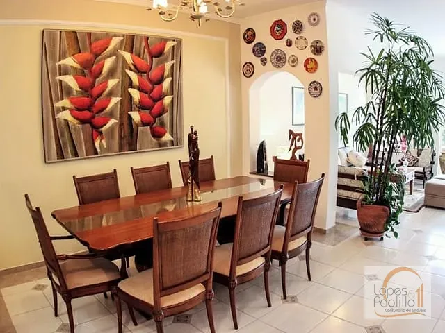 Casa com 480m² 3 quartos e 3 banheiros, à venda ou para alugar, no bairro Vila Petrópolis em Atibaia