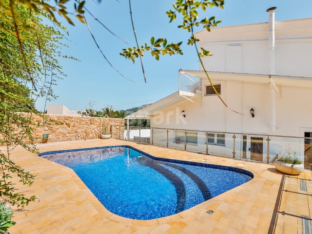 Casa com 897m² 4 quartos e 7 banheiros, à venda, no bairro Alphaville em Santana de Parnaíba