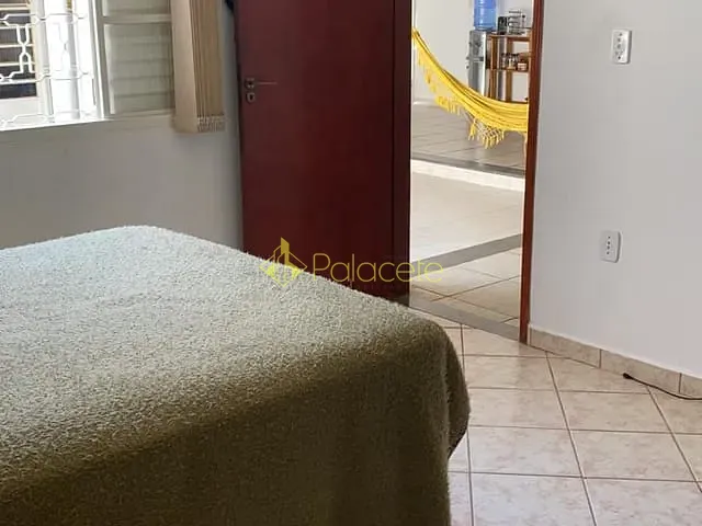 Casa com 250m² 3 quartos e 2 banheiros, à venda, no bairro Jardim Jaraguá em Taubaté