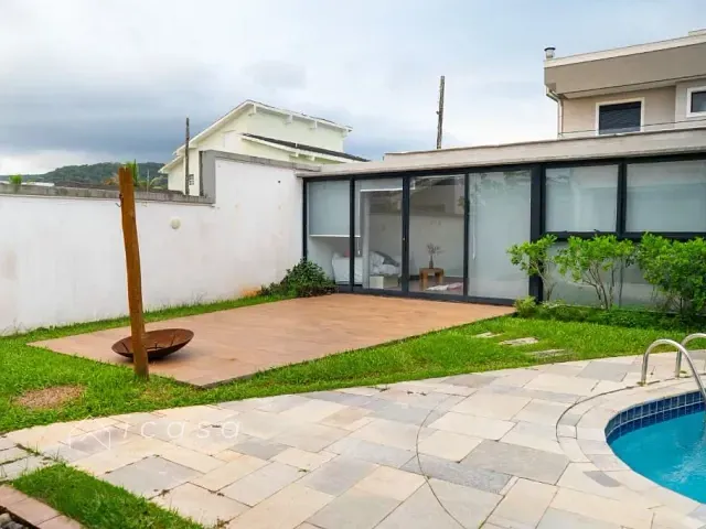 Casa com 525m² 3 quartos e 5 banheiros, à venda, no bairro Acapulco em Guarujá