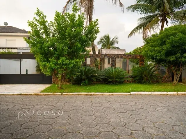 Casa com 525m² 3 quartos e 5 banheiros, à venda, no bairro Acapulco em Guarujá