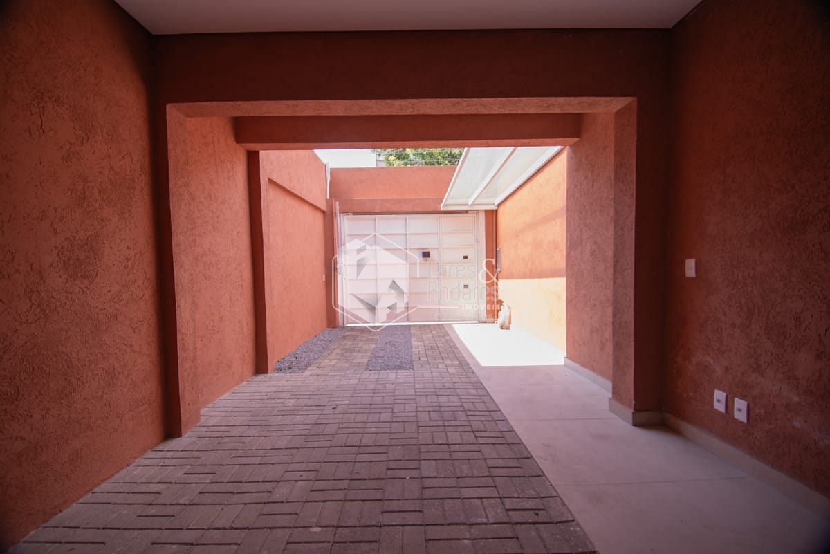 Casa à venda com 3 quartos, 200m² - Foto 2