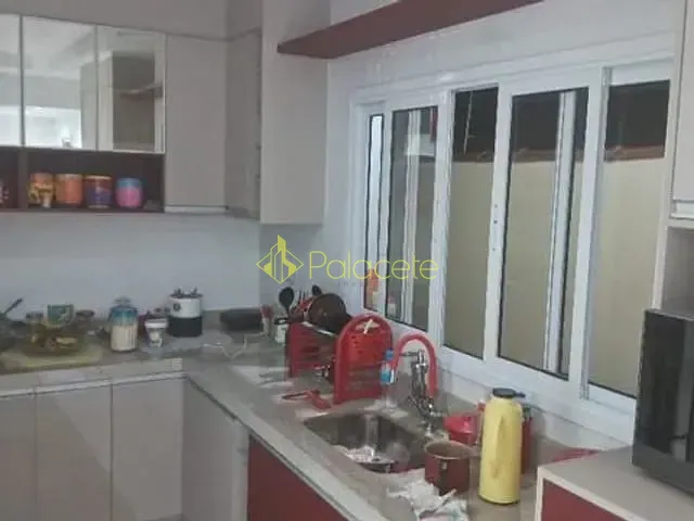 Casa com 300m² 3 quartos e 4 banheiros, à venda, no bairro Santana em Pindamonhangaba