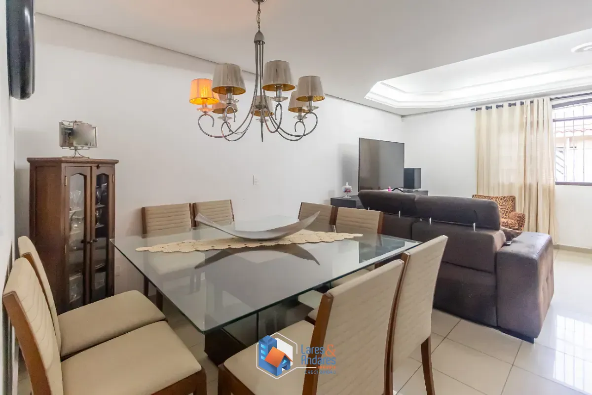 Casa, 4 quartos, 204 m² - Foto 1