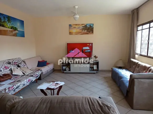 Casa com 303m² 3 quartos e 1 banheiro, à venda, no bairro Indaiá em Caraguatatuba