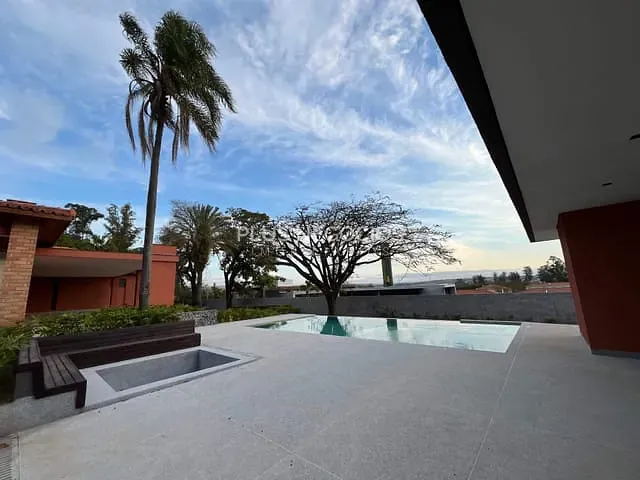 Casa com 5400m² 5 quartos e 7 banheiros, à venda ou para alugar, no bairro Condomínio Chácara Santa Maria em Votorantim