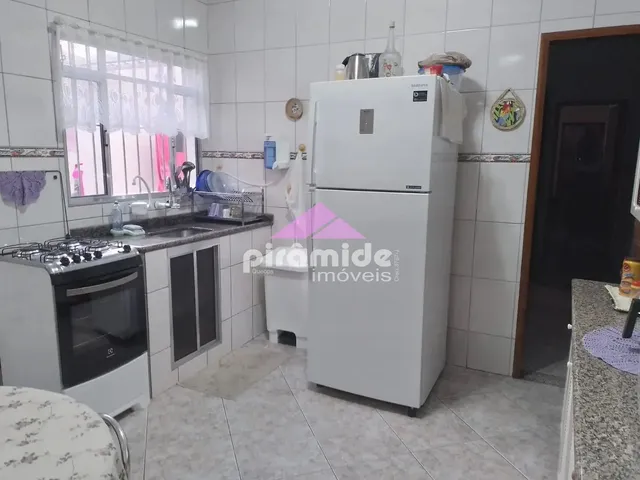 Casa com 10m² 2 quartos e 2 banheiros, à venda, no bairro Jardim das Indústrias em São José Dos Campos