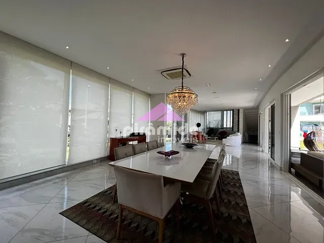 Casa com 750m² 4 quartos e 6 banheiros, à venda, no bairro Urbanova em São José dos Campos