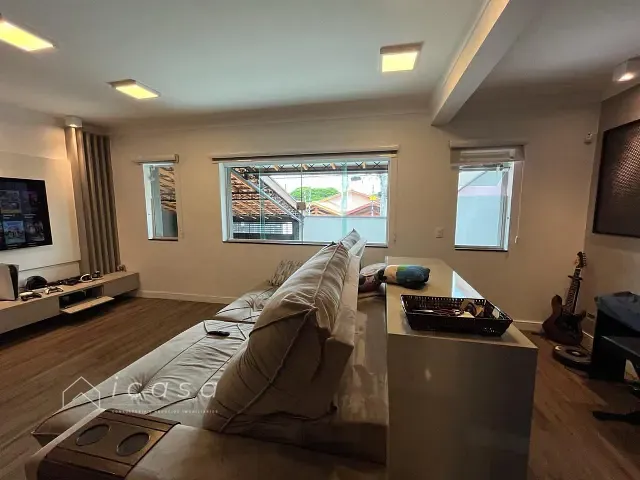 Casa com 300m² 3 quartos e 3 banheiros, à venda ou para alugar, no bairro Parque Industrial em São José dos Campos