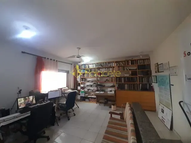 Casa com 340m² 5 quartos e 3 banheiros, à venda, no bairro Chácara do Visconde em Taubaté